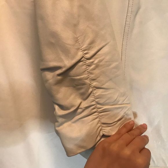 Bebe Ivory 100% genuine leather motor asymmetric jacket with ruched sleeves s - Picture 6 of 11